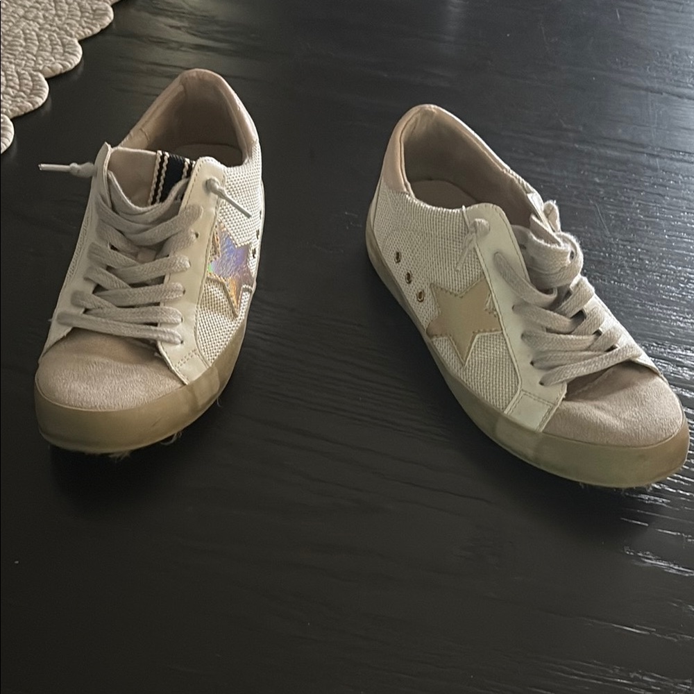 ShuShop White and Gold Sneakers with Classic Lace-Up Design